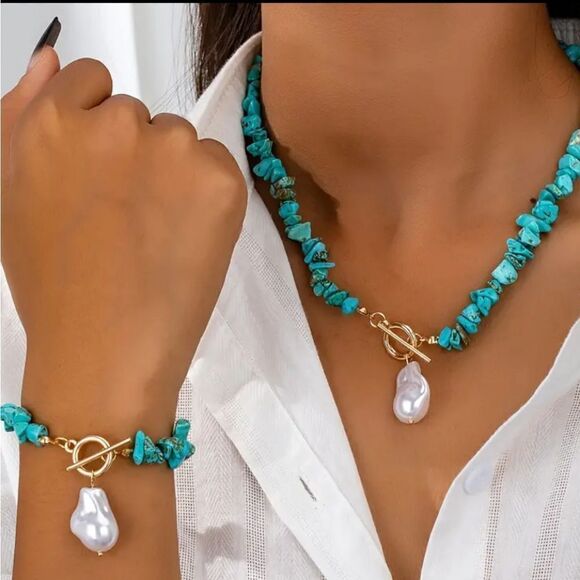 Jewelry - Turquoise necklace and bracelet with pearl